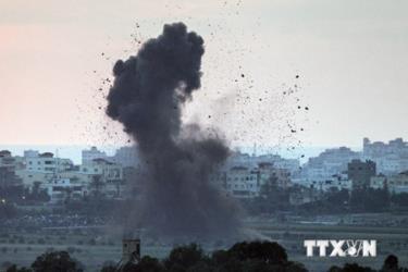 Một cuộc không kích của Israel xuống Dải Gaza ngày 16/7.