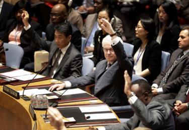 Đại sứ Nga tại Liên hợp quốc Vitaly Churkin tham gia biểu quyết một nghị quyết của Hội đồng Bảo an về vụ rơi máy bay MH17 của Malaysia ở Đông Ukraine.