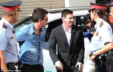 Messi trước phiên tòa xét xử tại Gava tháng 9/2013.