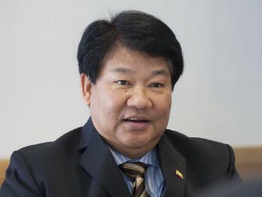 Bộ trưởng Y tế Pe Thet Khin.