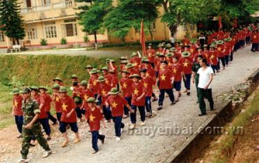 Hành quân dã ngoại.
