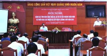 Đông đảo các đại biểu tham dự Hội nghị.