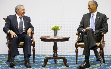 Chủ tịch Cuba Raul castro trong cuộc gặp lịch sử với Tổng thống Mỹ Barack Obama tại Panama hồi tháng 4/2015.