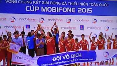 Viettel 1 nhận Cúp vô địch Giải U13 toàn quốc năm 2015.