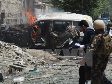 Đánh bom xe liều chết nhằm vào binh sỹ NATO tại Afghanistan.