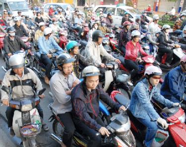 Đề xuất tạm dừng thu phí sử dụng đường bộ với mô tô từ 1-1-2016.