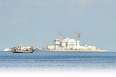 Trung Quốc xây dựng phi pháp trên đá Tư Nghĩa (Huy Gơ), thuộc quần đảo Trường Sa của Việt Nam.