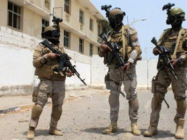 Lực lượng ủng hộ Tổng thống Yemen lưu vong Abedrabbo Mansour Hadi tuần tra tại thành phố Aden.