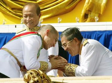 Quốc vương Norodom Sihamoni (trái) và Thủ tướng Hun Sen.