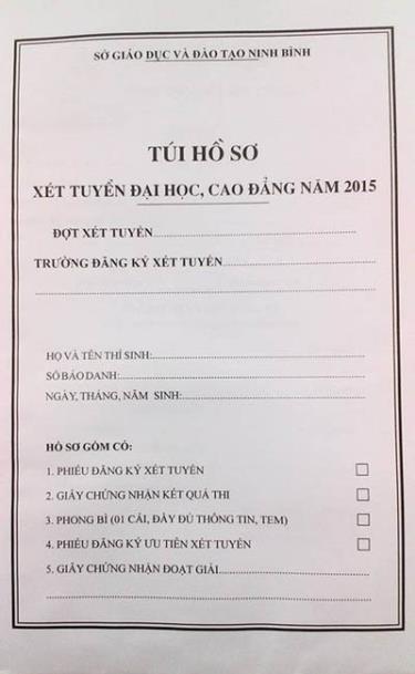 Thí sinh có thể mua hồ sơ xét tuyển đại học, cao đẳng năm 2015 tại trường THPT.
