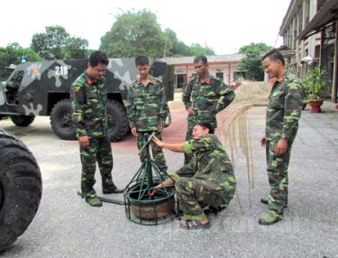 Sản phẩm vam tháo lốp của tác giả Khổng Quang Giản đoạt giải Ba trong Hội thi Sáng tạo Kỹ thuật tỉnh năm 2013 - 2014.
