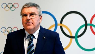 Chủ tịch Thomas Bach cho biết IOC đang tìm kiếm cơ sở pháp lý để có thể cấm tất cả các vận động viên Nga tham dự Olympic Rio 2016.