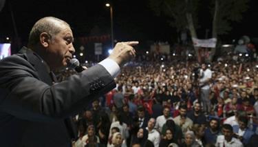 Tổng thống Thổ Nhĩ Kỳ Tayyip Erdogan phát biểu trước những người ủng hộ.