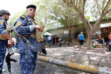 Lực lượng an ninh Iraq làm nhiệm vụ tại hiện trường một vụ đánh bom ngày 24/7.