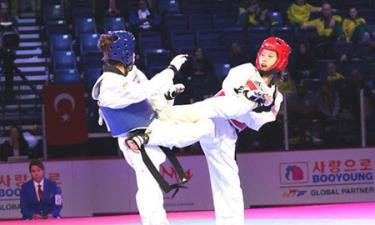 Kim Ngân (giáp đỏ) là VĐV được taekwondo Việt Nam quy hoạch cho tham vọng huy chương ở Olympic Tokyo 2020.
