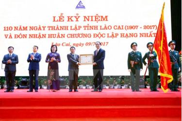 Chủ tịch nước Trần Đại Quang trao tặng Huân chương Độc lập hạng Nhất cho tỉnh Lào Cai.