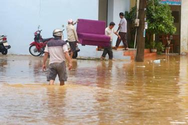 Nhiều địa điểm tại thành phố Yên Bái ngập sâu trong nước trong cơn bão số 3 năm 2016
