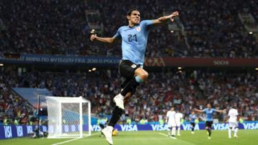 Với 2 bàn thắng đẳng cấp, Cavani được bầu chọn là cầu thủ xuất sắc nhất trận.