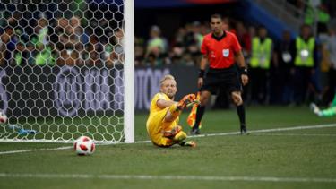 Kasper Schmeichel đẩy được 3 quả phạt đền nhưng Đan Mạch vẫn thất bại trước Croatia.