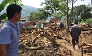 Nạn nhân Ngân Thị Thủy được tìm thấy cách vị trí nhà ở bị lũ cuốn trôi khoảng 60m.