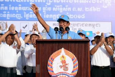 Chủ tịch đảng Nhân dân Campuchia (CPP) cầm quyền, Thủ tướng Samdec Techo Hun Sen phát biểu tại buổi kết thúc chiến dịch vận động tranh cử Quốc hội ở Phnom Penh ngày 27/7.