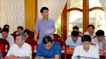 Đại biểu huyện Trấn Yên tham gia thảo luận tại hội trường.