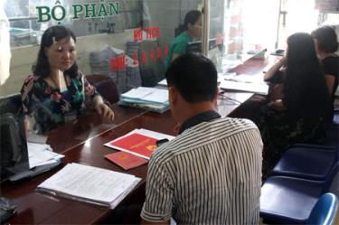 Bộ phận tiếp nhận và trả kết quả của thành phố Yên Bái luôn làm việc với tinh thần trách nhiệm cao nhất, hướng tới sự hài lòng của người dân.