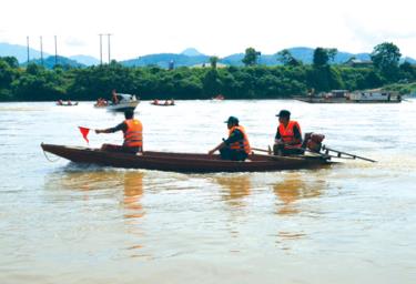 Lực lượng vũ trang huyện Văn Yên tổ chức diễn tập cơ chế thực binh trong cuộc diễn tập phòng chống thiên tai.
