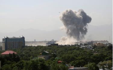 
Khói bốc lên sau vụ nổ ở Kabul, Afghanistan hôm 1/7.