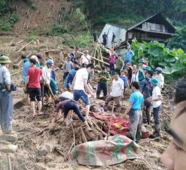 Hà Giang sạt lở đất làm 2 người chết và 3 người bị thương.