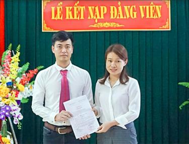 Nhiệm kỳ qua, Đảng bộ Bệnh viện Đa khoa khu vực Nghĩa Lộ tạo điều kiện cho 75 quần chúng ưu tú đi học đối tượng tạo nguồn phát triển Đảng và đã kết nạp 32 đảng viên mới.