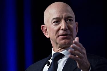 Jeff Bezos thôi giữ chức CEO của Amazon từ ngày 5/7. Ảnh: Bloomberg