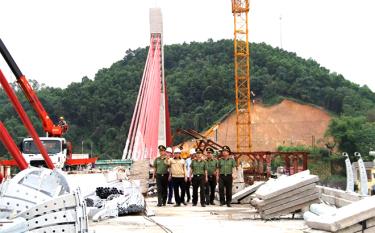 Lực lượng an ninh Công an tỉnh triển khai các phương án, lực lượng đảm bảo an ninh trật tự tại các công trình trọng điểm.