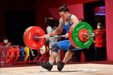 Đô cử Thạch Kim Tuấn thi đấu ở hạng cân 61 kg nam môn cử tạ tại Oympic Tokyo 2020 ngày 25/7/2021.