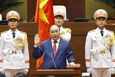 State President Nguyen Xuan Phuc takes oath of office