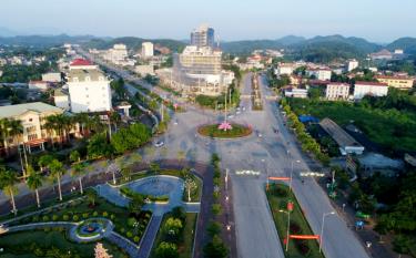 Hệ thông giao thông kết nối tại khu trung tâm làm nên dáng vẻ hiện đại của thành phố Yên Bái. Ảnh: Thanh Miền