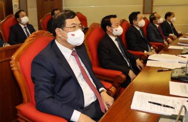 Đồng chí Đỗ Đức Duy - Bí thư m88 trang cá cược the thao ủy Yên Bái (người thứ 2 từ trái qua, hàng dưới) tham dự Hội nghị Trung ương 3, khóa XIII. (Ảnh: Minh Đông- TTXVN)
