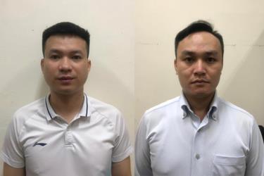 Hai bị can làm giả giấy tờ để đi thi hộ tại cơ quan công an - Ảnh: Công an cung cấp