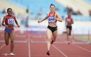 Quách Thị Lan tại chung kết 400m rào nữ ở SEA Games 31 chiều 17/5 trên sân Mỹ Đình, Hà Nội.