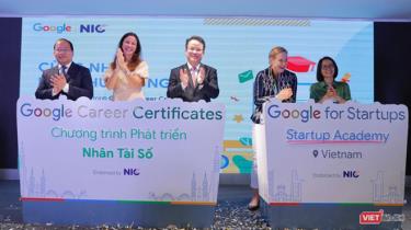 Thông qua sự hợp tác của NIC và Google, 20.000 suất học bổng sẽ được trao tặng học viên Việt Nam và 50 doanh nghiệp để tiếp cận khóa học chuyên sâu