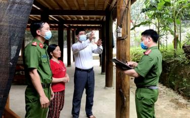 Công an huyện Lục Yên và xã Phúc Lợi trực tiếp nắm bắt tình hình tại cơ sở.