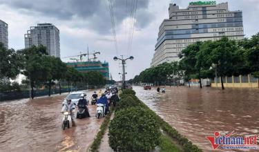 Hà Nội trong một đợt mưa ngập hồi tháng 5.