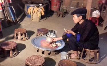 The offering ritual in the new rice celebration of the Mong people in Mu Cang Chai.
