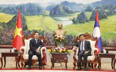 Politburo member and permanent member of the Communist Party of Vietnam Central Committee's Secretariat Vo Van Thuong (left) was received by General Secretary of the Lao People’s Revolutionary Party (LPRP) Central Committee and President of Laos Thongloun Sisoulith.