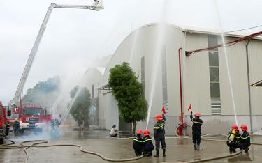 Units coordinate to put off the fire.