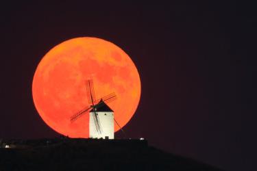 Siêu trăng ngày 13.7.2022 ở Consuegra, Tây Ban Nha.