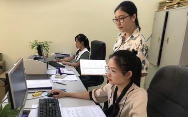 Cán bộ Phòng Tư pháp huyện Văn Chấn xây dựng kế hoạch tuyên truyền, phổ biến, giáo dục pháp luật tại cơ sở.