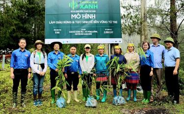 Dự án Cộng đồng Thanh âm xanh do Tỉnh đoàn Yên Bái, Đoàn Thanh niên  Bộ Tài nguyên và Môi trường, Bộ Nông nghiệp và Phát triển nông thôn phối hợp trao tặng 2.550 cây xanh cho 2 xã Púng Luông và Mồ Dề, huyện Mù Cang Chải.