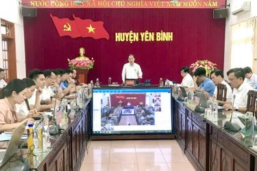 Đồng chí Nguyễn Xuân Trường - Chủ tịch UBND huyện phát biểu kết luận Hội nghị.