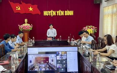 Đồng chí Nguyễn Lê Dũng - Phó Chủ tịch UBND huyện Yên Bình phát biểu tại Hội nghị.